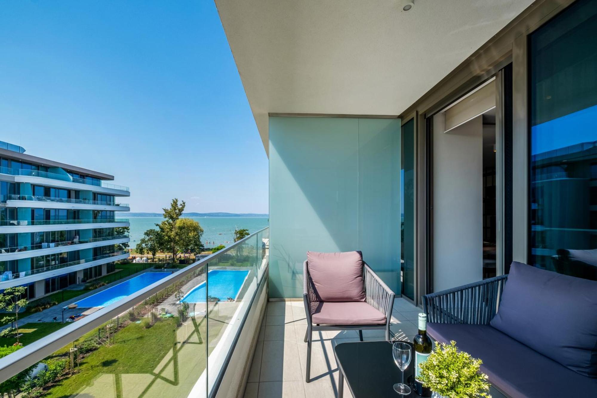 Myflat Wave Luxury 44 Suite Siofok Dış mekan fotoğraf